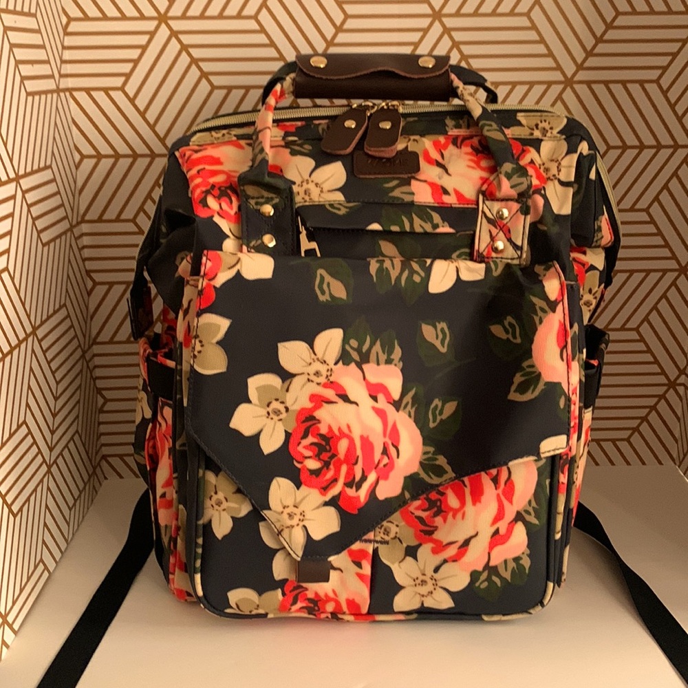 Diaper bag or can be used as a daily bag